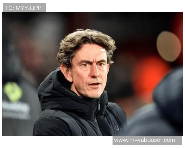 弗兰克清晨抵达基地全力备战多特周一下午将出席新闻发布会