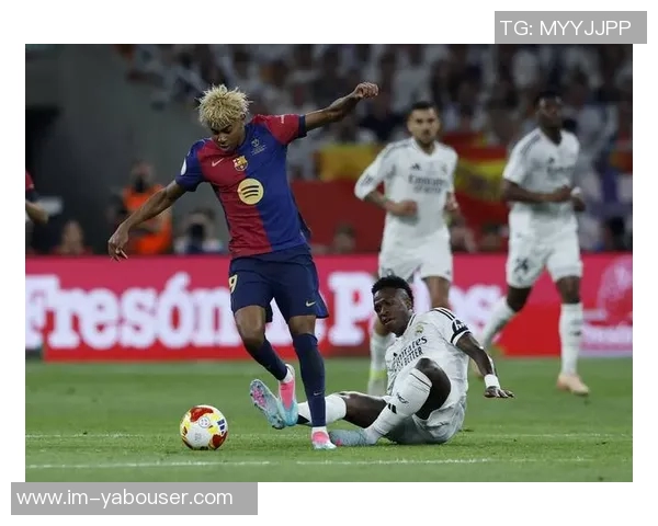 亚马尔与女友克罗地亚度假五分钟直升机之旅女友竟然晕机