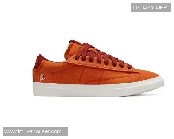 库里今日穿搭亮眼Nikex布克BlazerLow橙白配色展现活力与风格