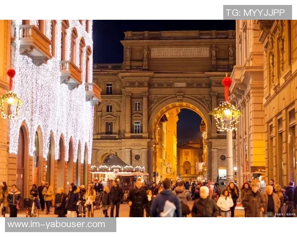 巴黎香榭丽舍大道跨年庆祝活动向大巴黎和登贝莱致敬 巴黎香榭丽舍大道跨年庆祝活动向大巴黎和登贝莱致敬