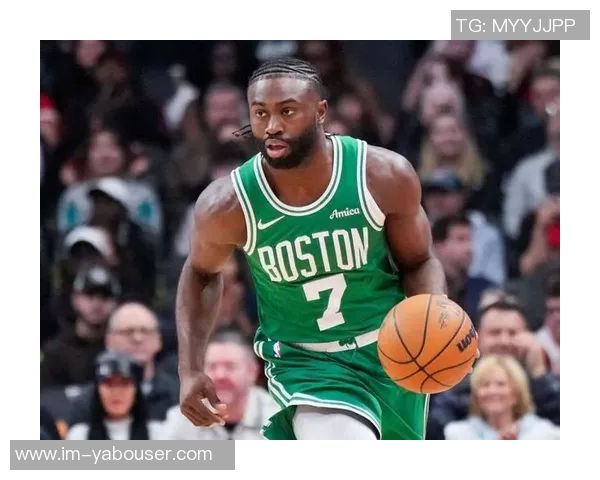 杰伦布朗状态火热五场比赛四次得分30本赛季场均281分展现超强实力